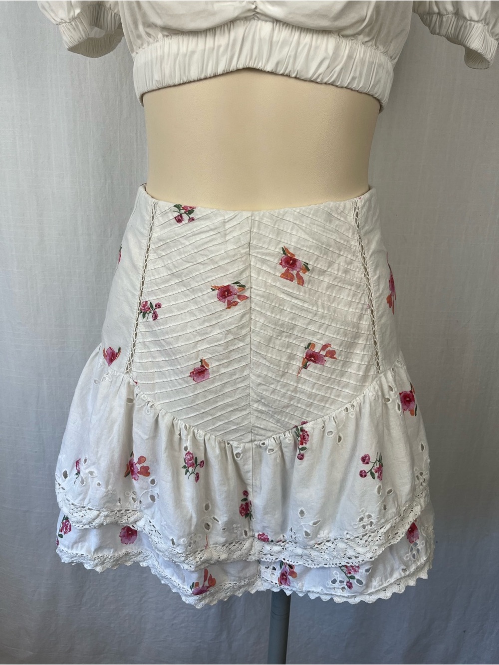 Zara White Mini Skirt with Pink Floral Accents